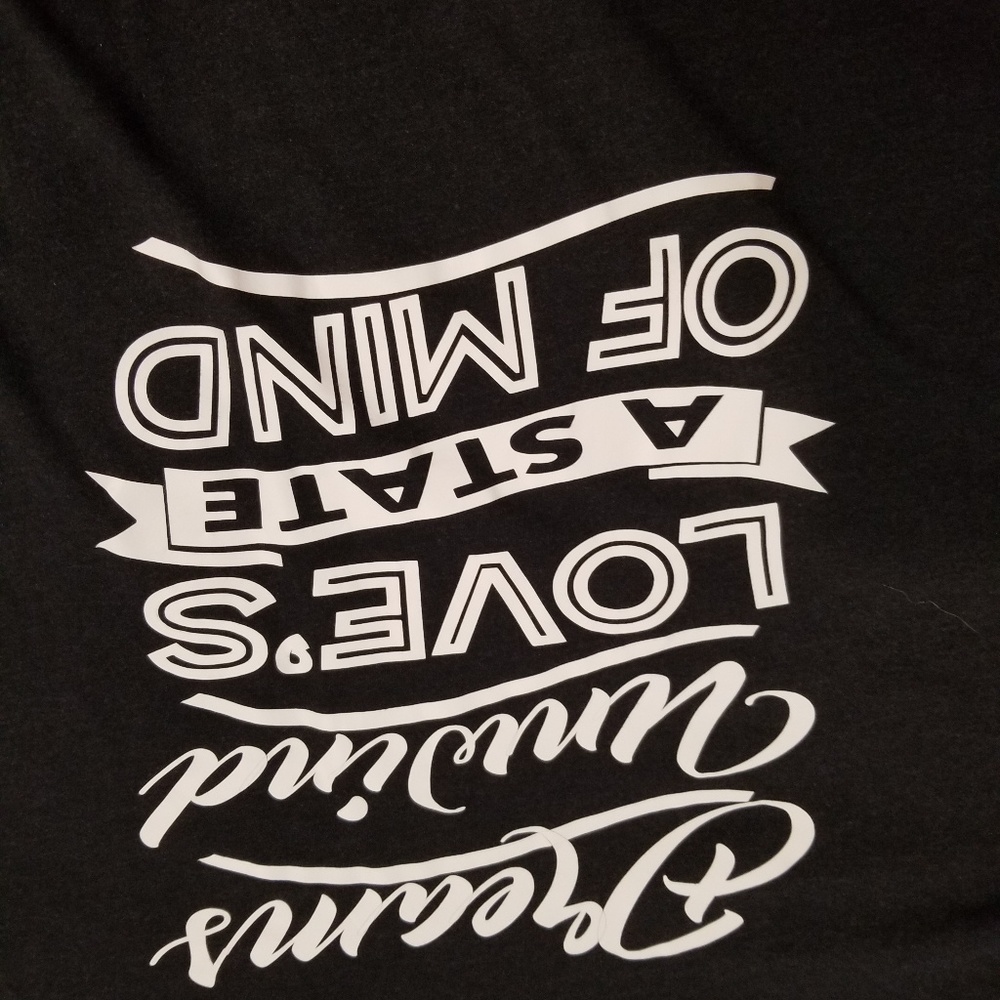 DREAMS UNWIND Graphic Tee